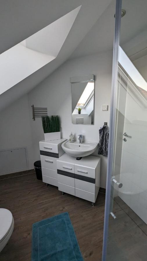 Helle Wohnung Mit Zwei Schlafzimmern Eching  Exterior photo